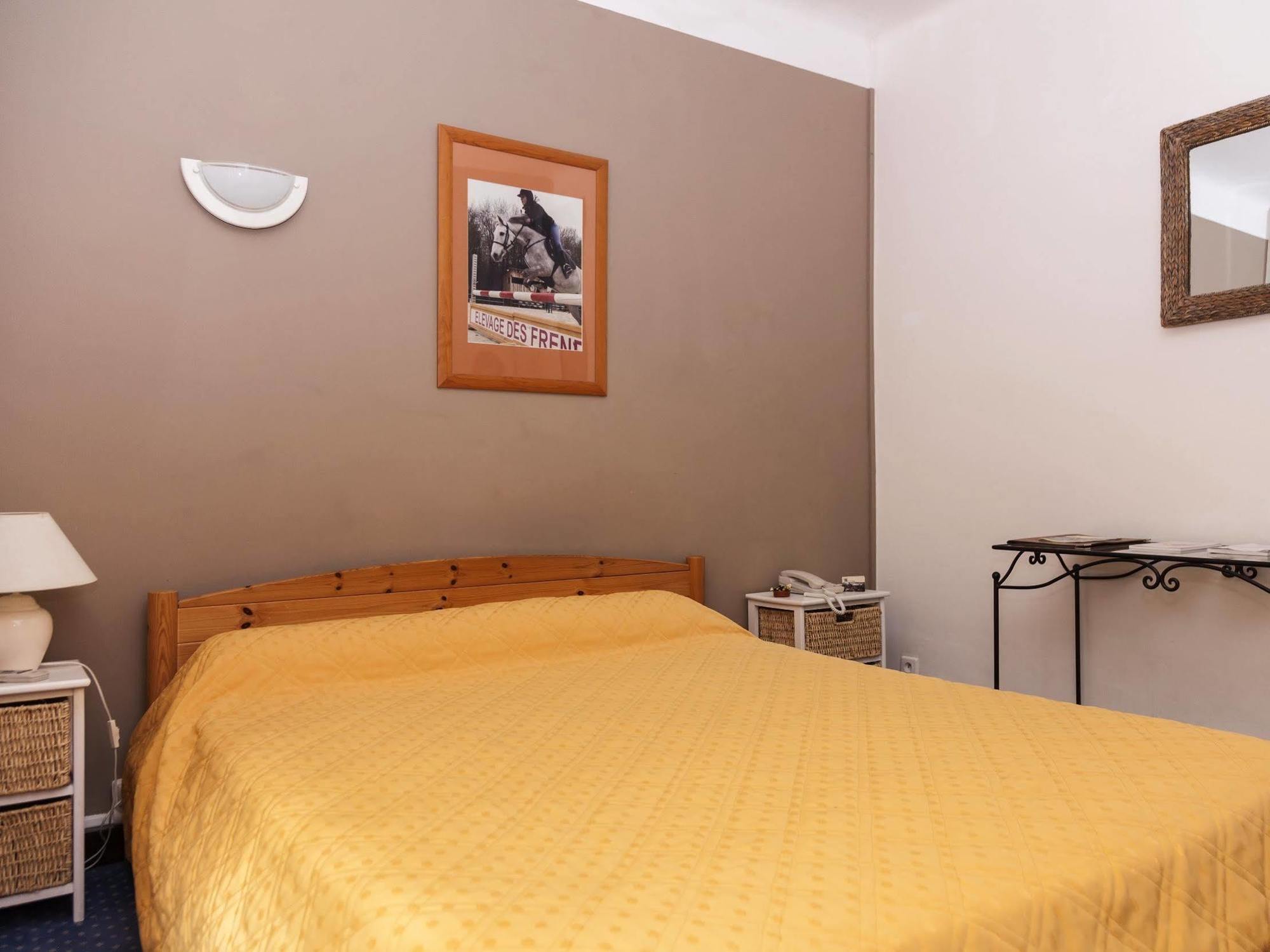 La Touloubre Hotel La Barben Kültér fotó